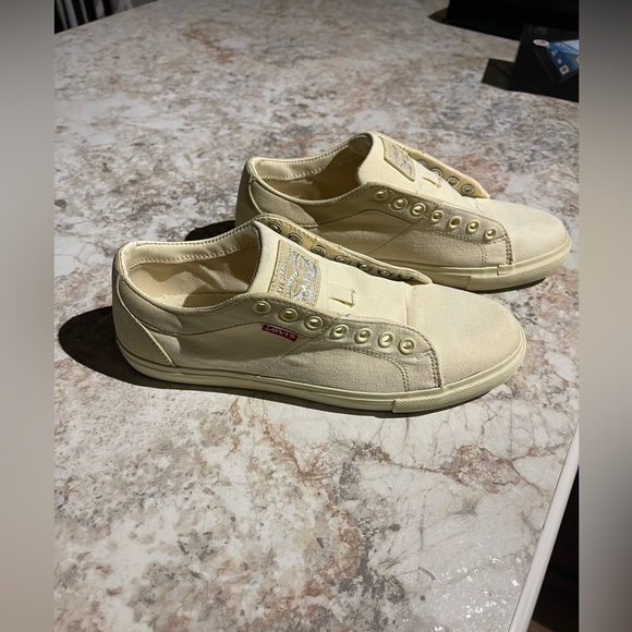 Wmns pale yellow Levi shoes - Picture 4 of 8